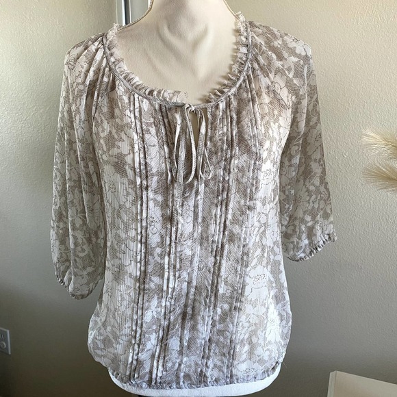 Express | Floral Lace Print Blouson Prairie Top | White & Taupe | Size: XS - Picture 2 of 6